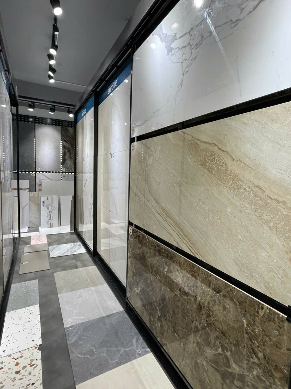 Showroom Lệ Huyền Hà Nội 2